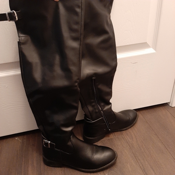 Black long boots - Picture 2 of 5